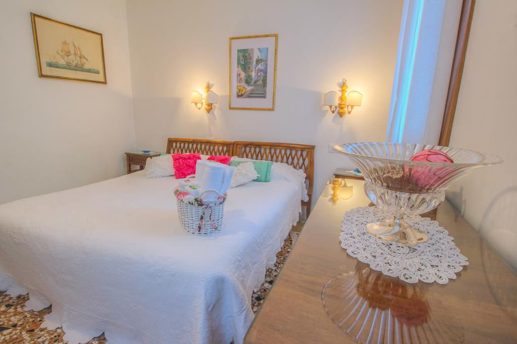 Residenza De L'Osmarin Suites Венеция Экстерьер фото
